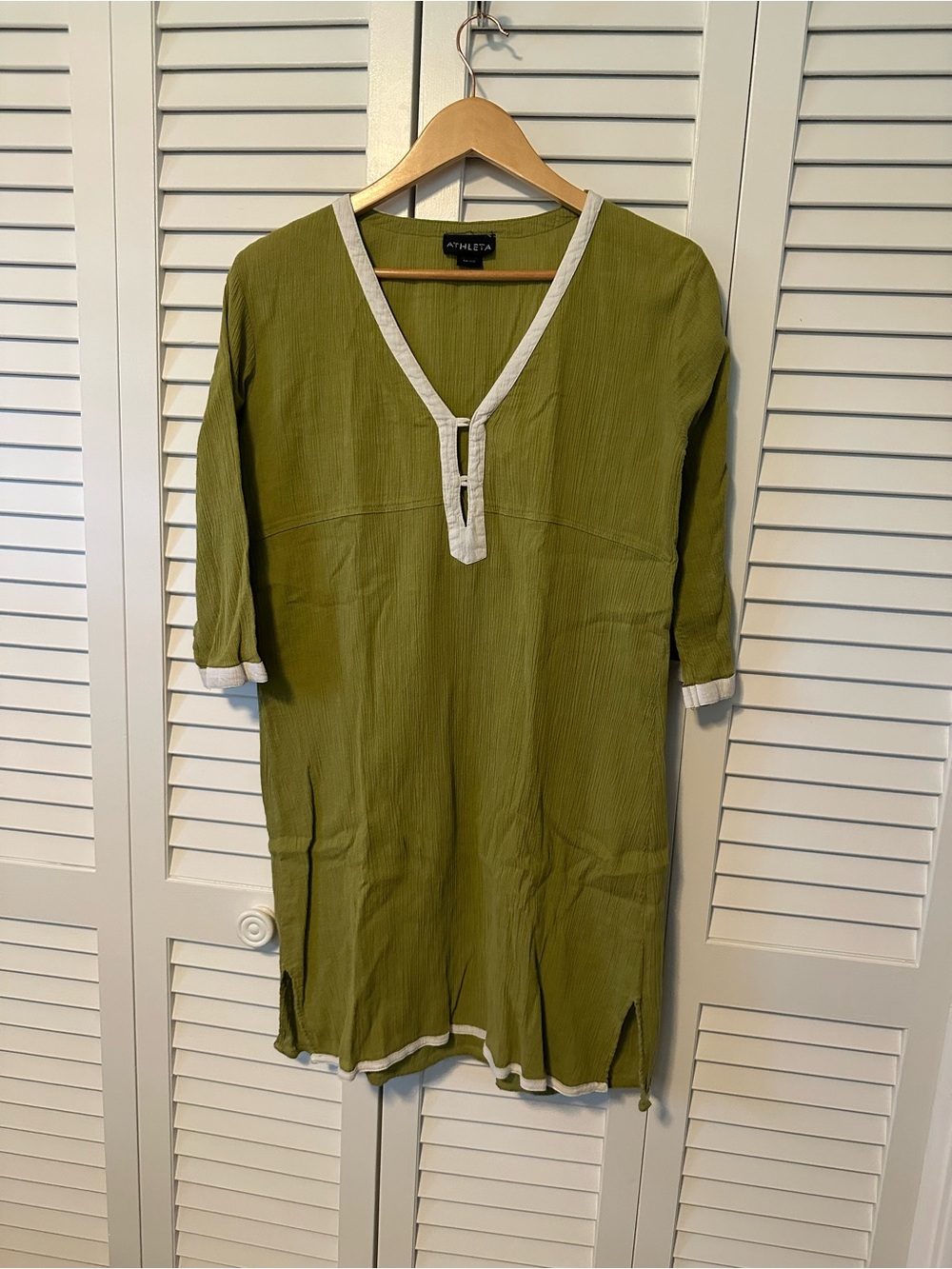 Athleta Olive Tunic with Cream Contrast Trim